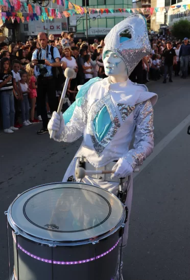 Golden Eagle Carnival parade drummer
